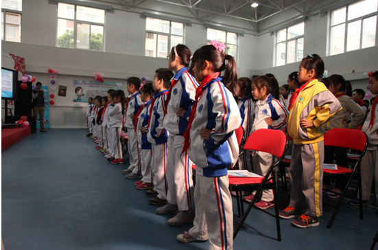 同学们体会发声练习