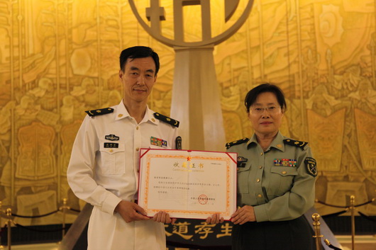 老八路张云从子女向军博捐赠其生前勋章记略